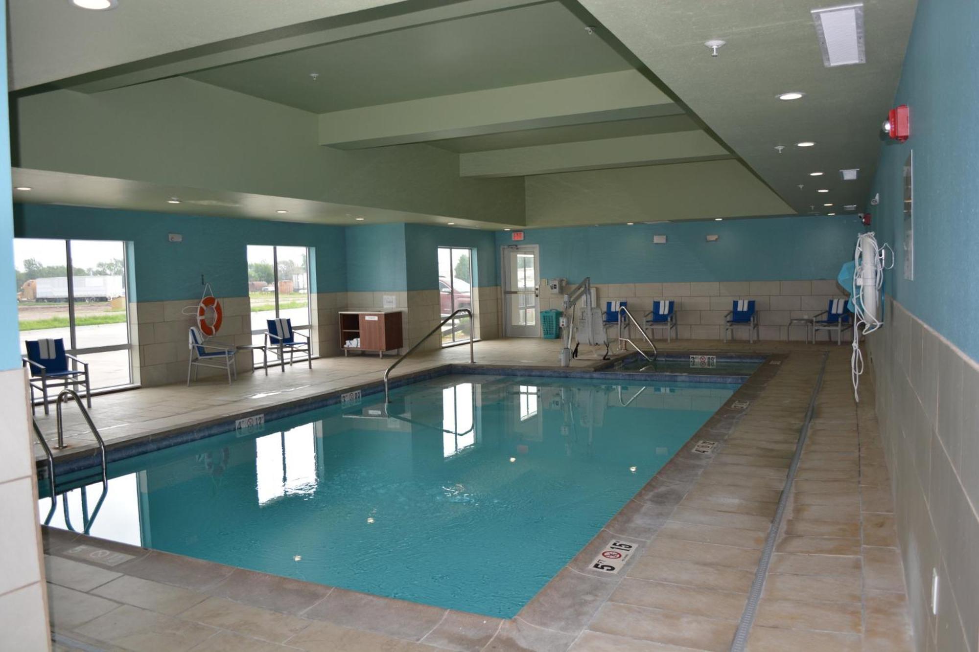 Holiday Inn Express & Suites Либерал Экстерьер фото