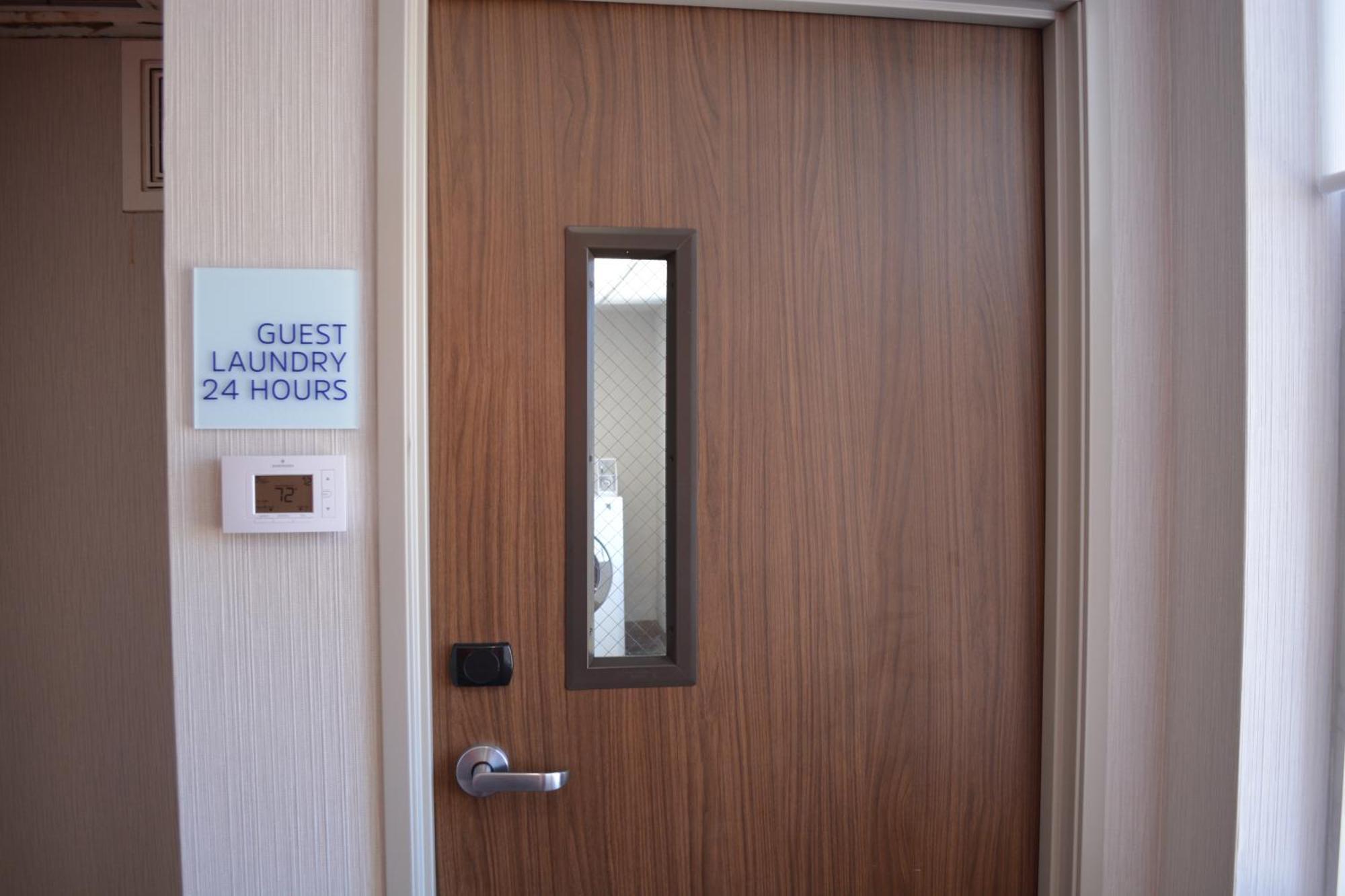 Holiday Inn Express & Suites Либерал Экстерьер фото