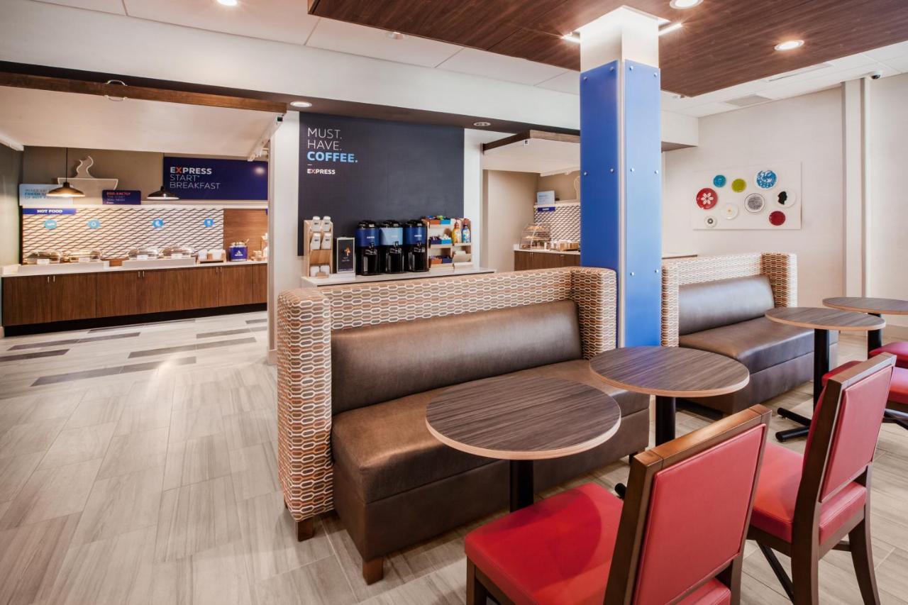 Holiday Inn Express & Suites Либерал Экстерьер фото