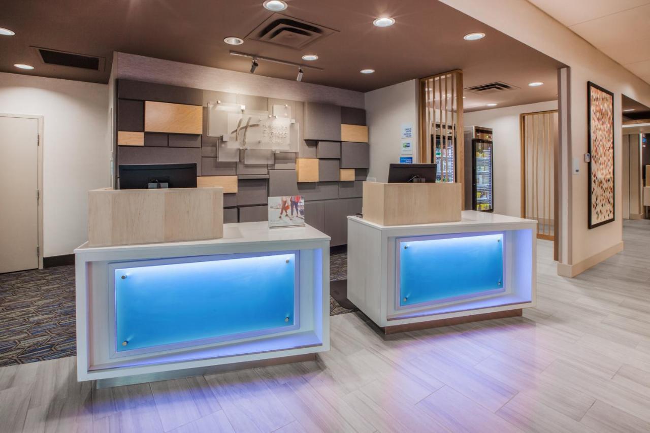 Holiday Inn Express & Suites Либерал Экстерьер фото